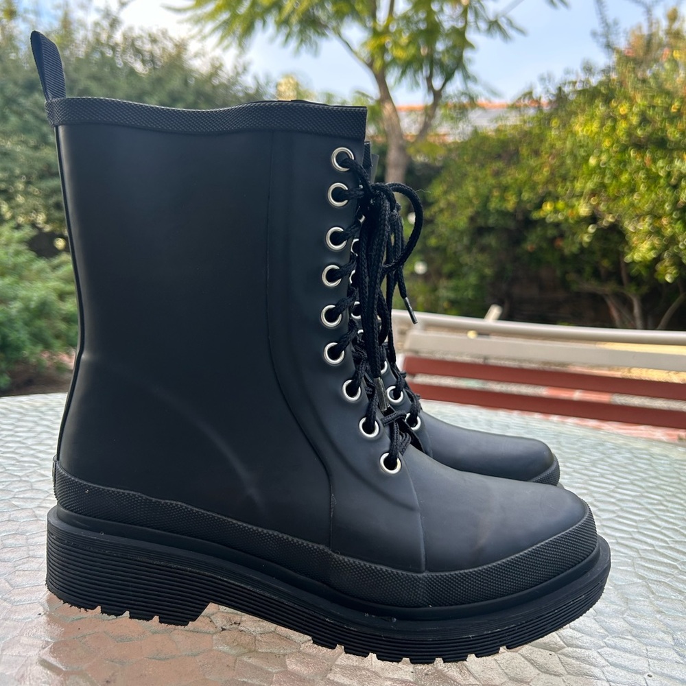 Chooka Black Lace-Up Women's Boots.